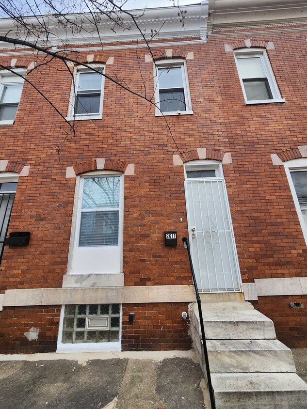 Foto principal - Spacious 3 Bedroom in West Baltimore