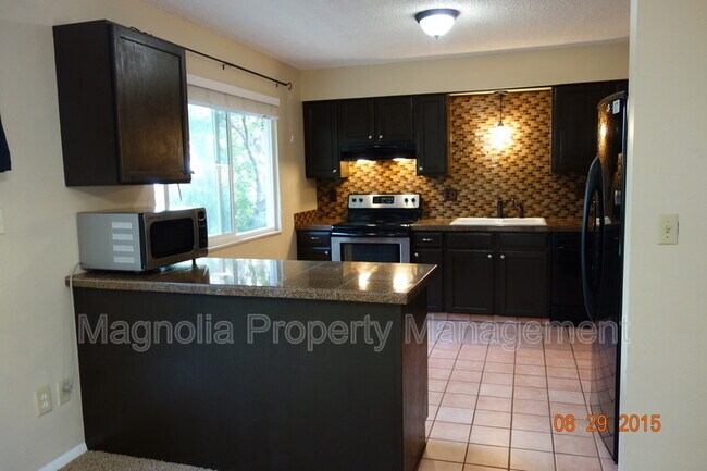 Building Photo - 1185 Applewood Dr