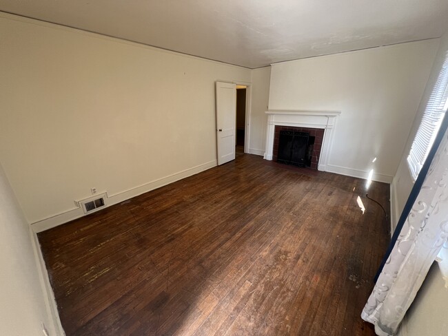 Building Photo - 671 S Converse St