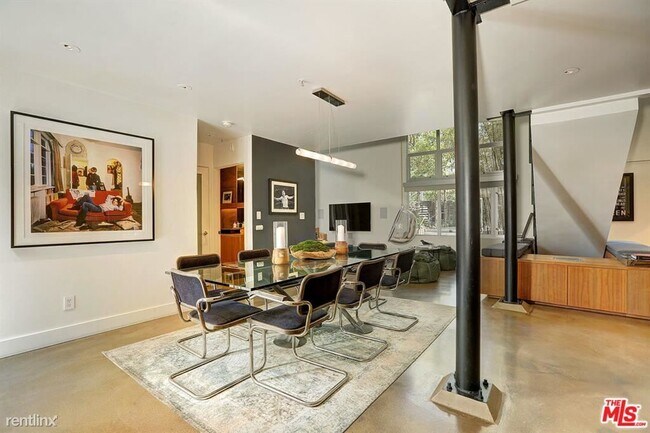Foto del edificio - 1037 N Laurel Ave