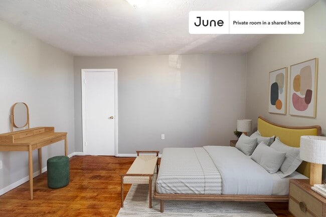 Room in Shared 4 bed/2 bath home - Room in Shared 4 bed/2 bath home