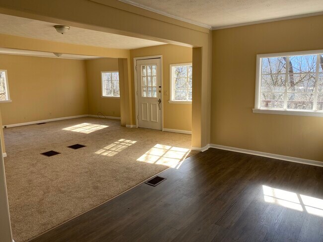 Livingroom - 2335 Rivermont Dr
