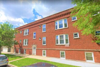 Building Photo - 5000 N Sawyer Ave