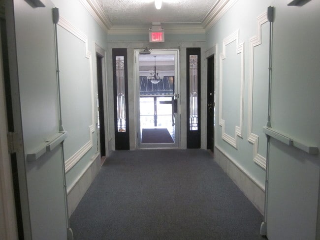 Building Photo - 16 Forest St