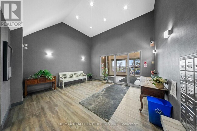 Building Photo - 126-126 Bell Farm Rd