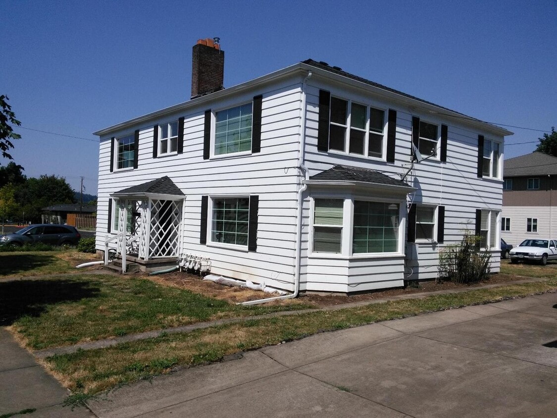 Primary Photo - (837) 27th Street Apartments - 1 Bedroom /...