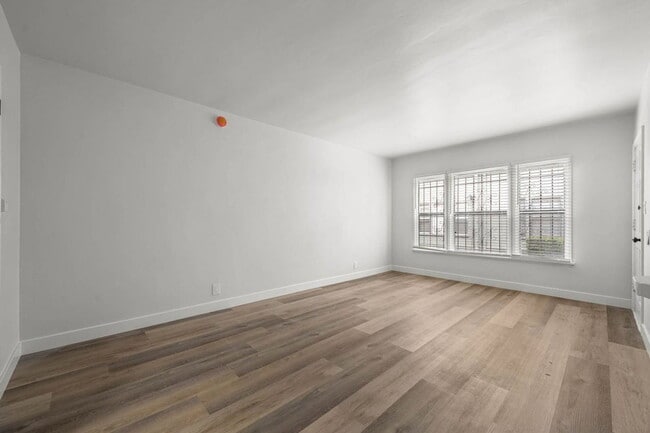 Building Photo - 4282 Leimert Blvd