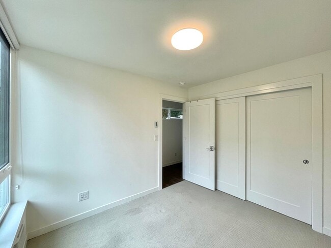 Building Photo - Great Townhome for rent