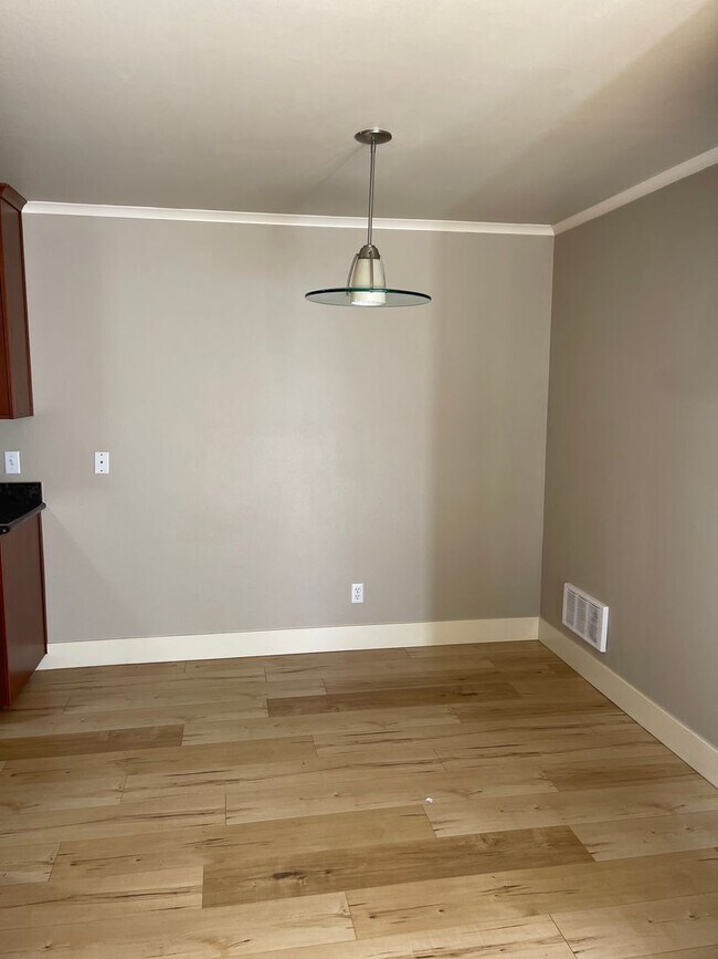 Building Photo - Location, Location!! Spacious Condo on Low...