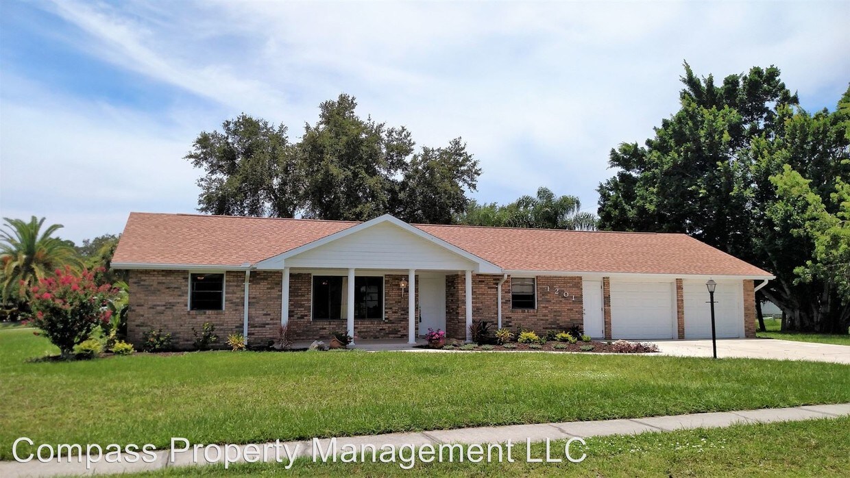 Primary Photo - 1201 Lucaya Ave