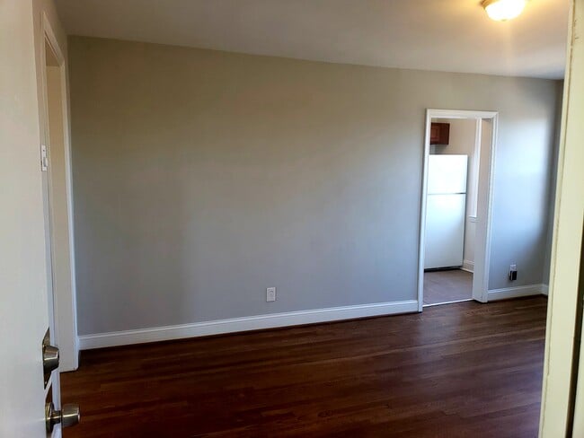 Building Photo - Cozy 2-bedroom, 1-bathroom, apartment