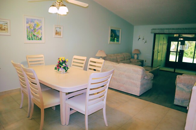 Building Photo - 1389 Pine Ridge Cir E