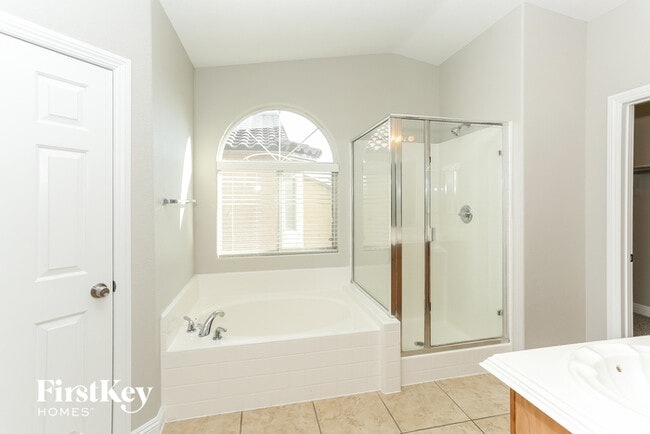 Foto del edificio - 9193 Wild Briar Ln