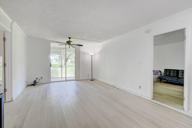 Building Photo - Listing 1