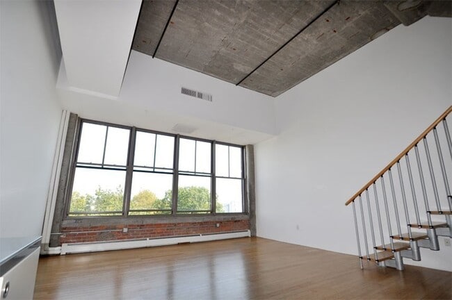 Building Photo - 156 Porter St