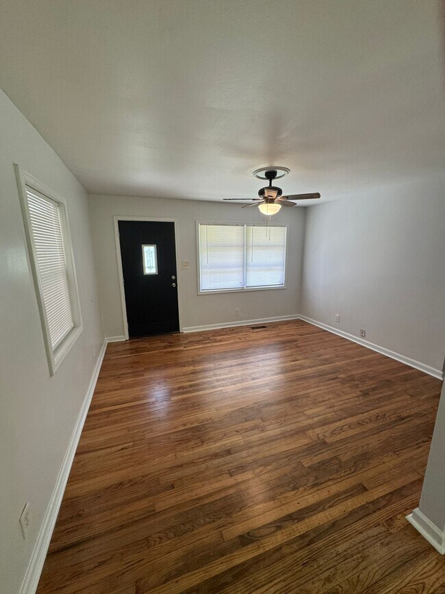 Building Photo - 2408 Groveland Cir S