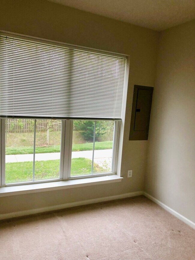 Foto del edificio - Beautiful 3 Bedroom Townhouse in Glen Burnie!