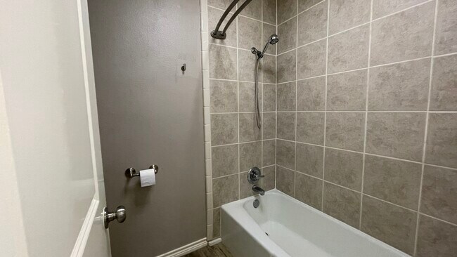 Foto del edificio - 2339 33rd St