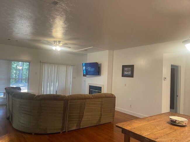 Foto del edificio - 1294 Robinson Springs Rd