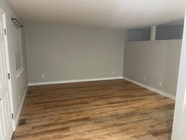 Foto del edificio - 3228 W Girard Ave