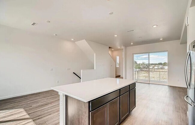 Foto del edificio - 6770 Raritan Dr