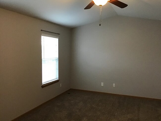 Foto del edificio - 651 Sterling Ct