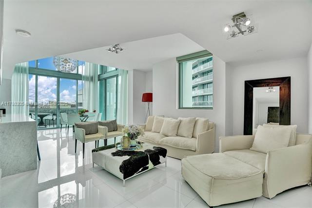 Foto principal - 900 Biscayne Blvd