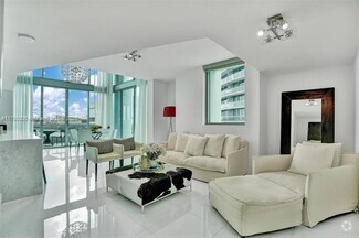 Building Photo - 900 Biscayne