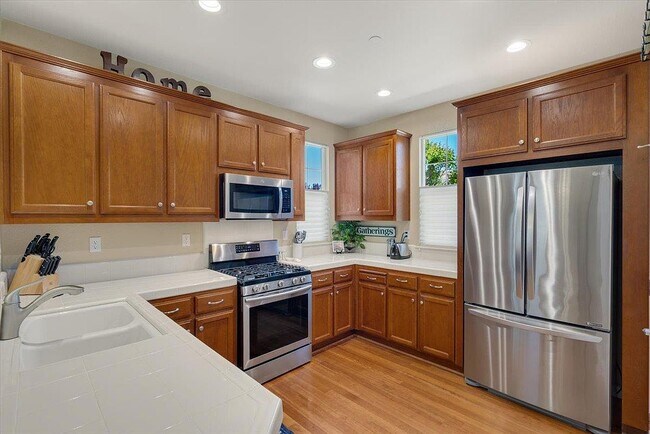 Building Photo - 751 Tennyson Dr