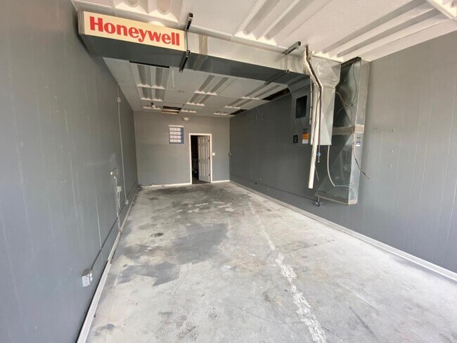 Foto del edificio - 5753 Ridge Rd