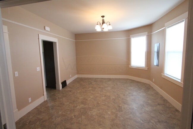 Comedor - 4929 Hesper Rd