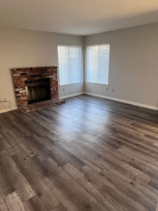 Foto del edificio - SPACIOUS DUPLEX IN NATOMAS!!