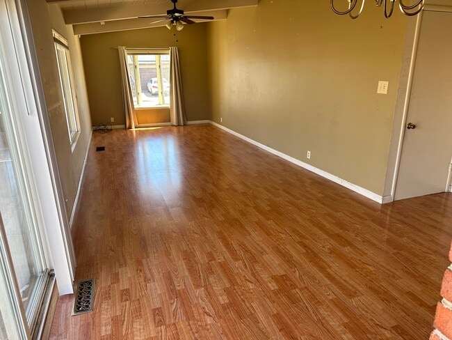 Building Photo - 1615 Roberta Dr