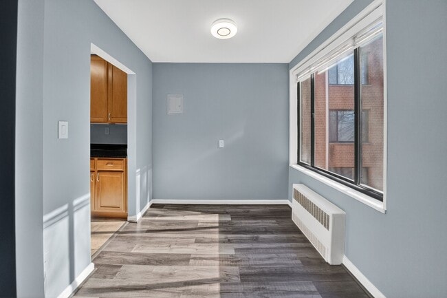 Foto del edificio - 5112 MacArthur Blvd NW