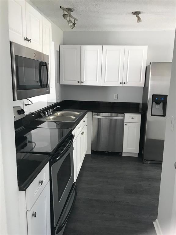 Foto del edificio - 11141 Essex Ridge Ct