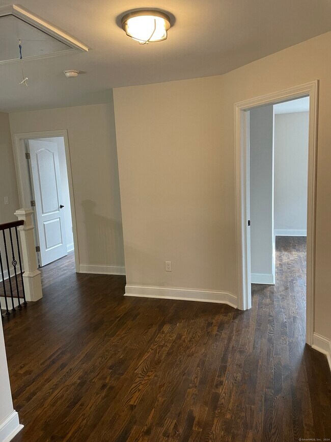 Building Photo - 501 Elm St
