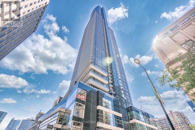 Building Photo - 386-5386 Yonge St