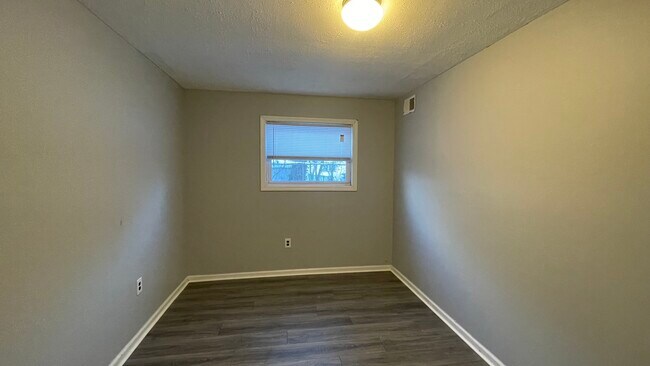 Building Photo - 548 Beach 65th St