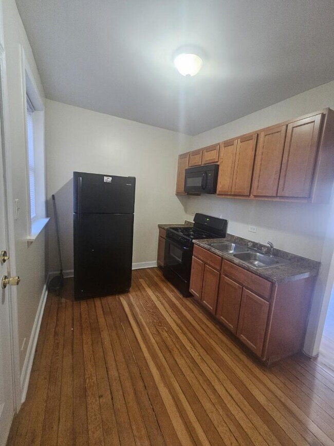 Building Photo - Beautiful 1 Bed in Beverly - Heat & Gas In...