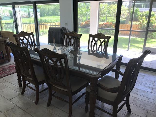 Foto del edificio - 1640 12 Oaks Way