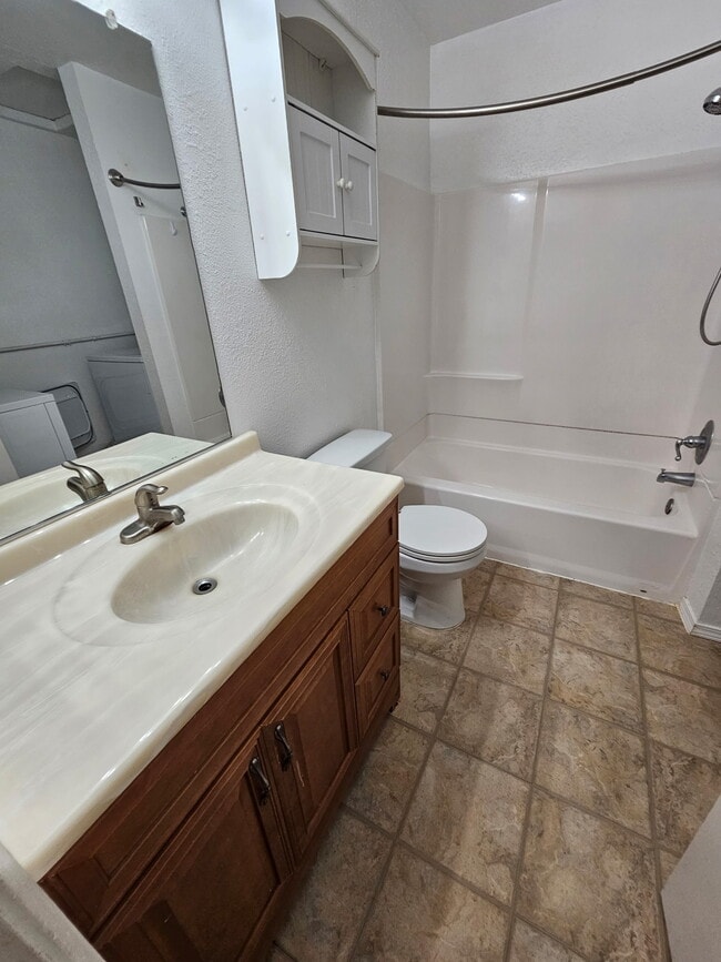 Building Photo - 2300 Sycamore Ln