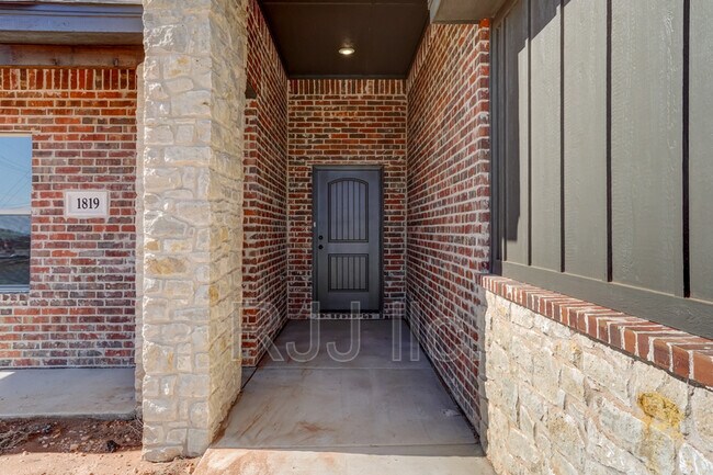 Building Photo - 1819 Harvest Ave