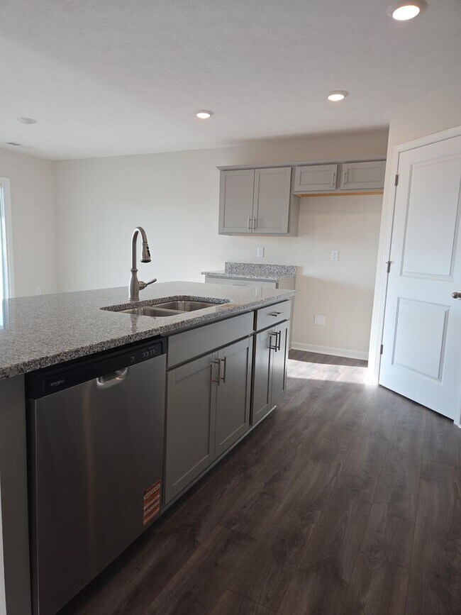 Foto del edificio - Brand new 4 bed 2 bath house with everything!