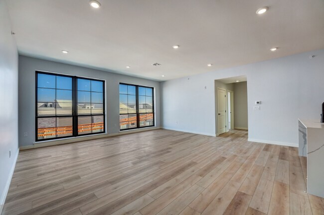 Building Photo - 1112 E Berks St