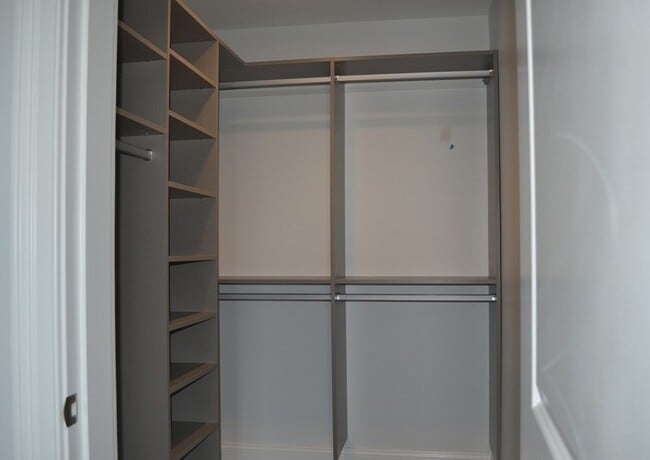 Building Photo - 728 E Broadway