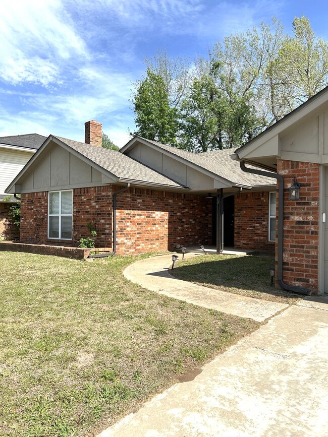 Foto del edificio - Minutes from Tinker AFB – Cozy 3BR Home wi...