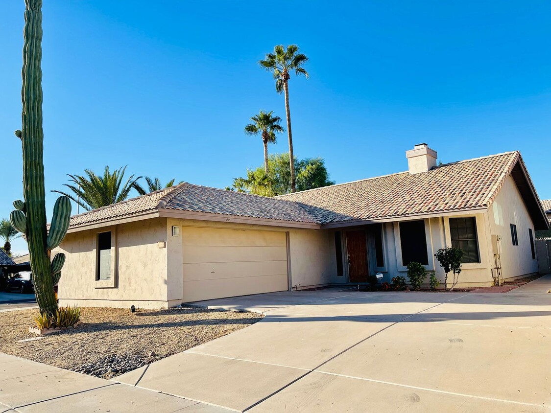 Foto principal - COMING SOON! ADORABLE 3 BEDROOMS/ 2BATHS S...