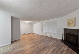 Building Photo - 17430 Ambaum Blvd S