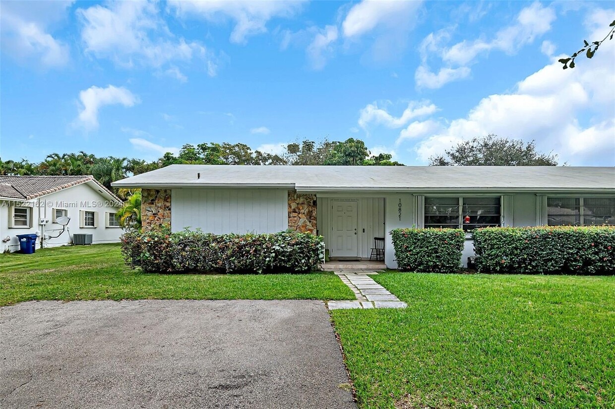10821 SW 78th Ave Unit 10821, Miami, FL 33156 Room for Rent in Miami, FL