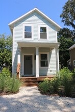 Building Photo - 952 Alexander St